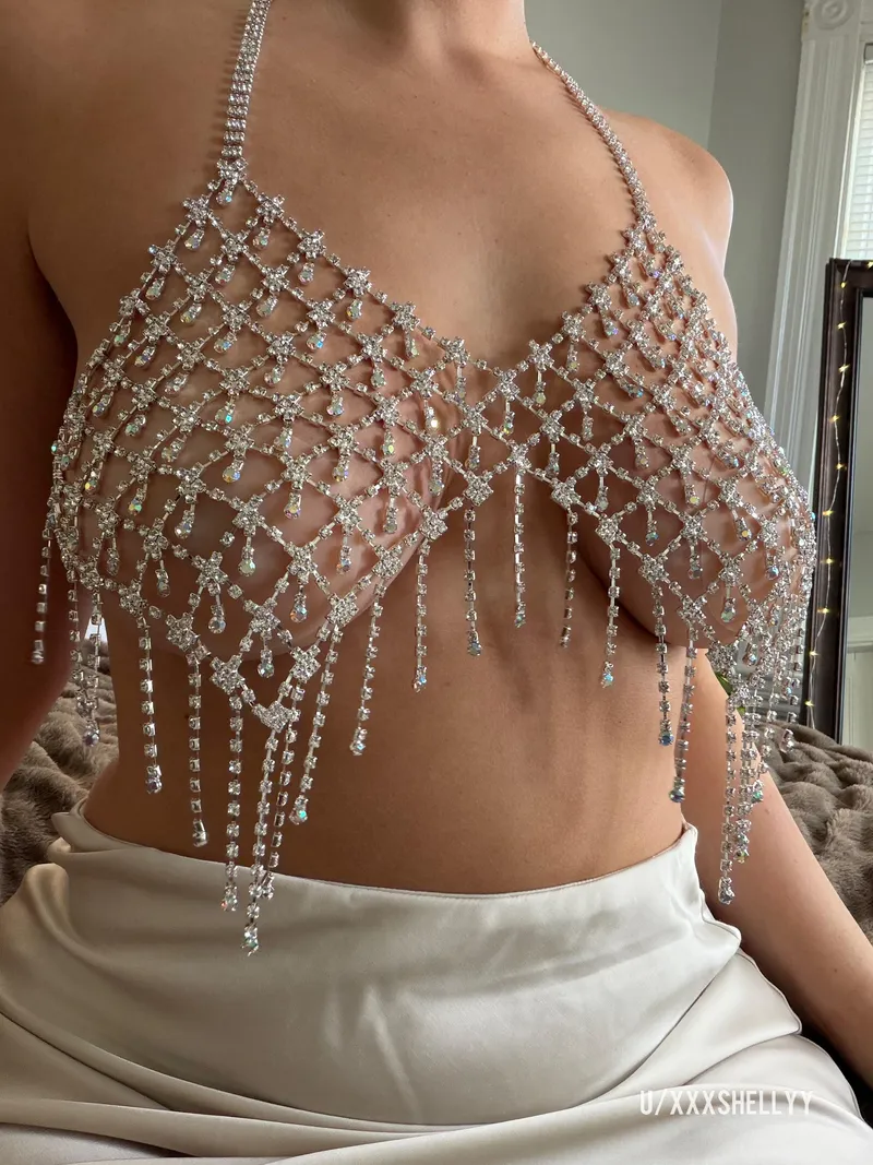 Thumbnail xxxshellyy: Is This Outfit Too Much for Everyday Wear?