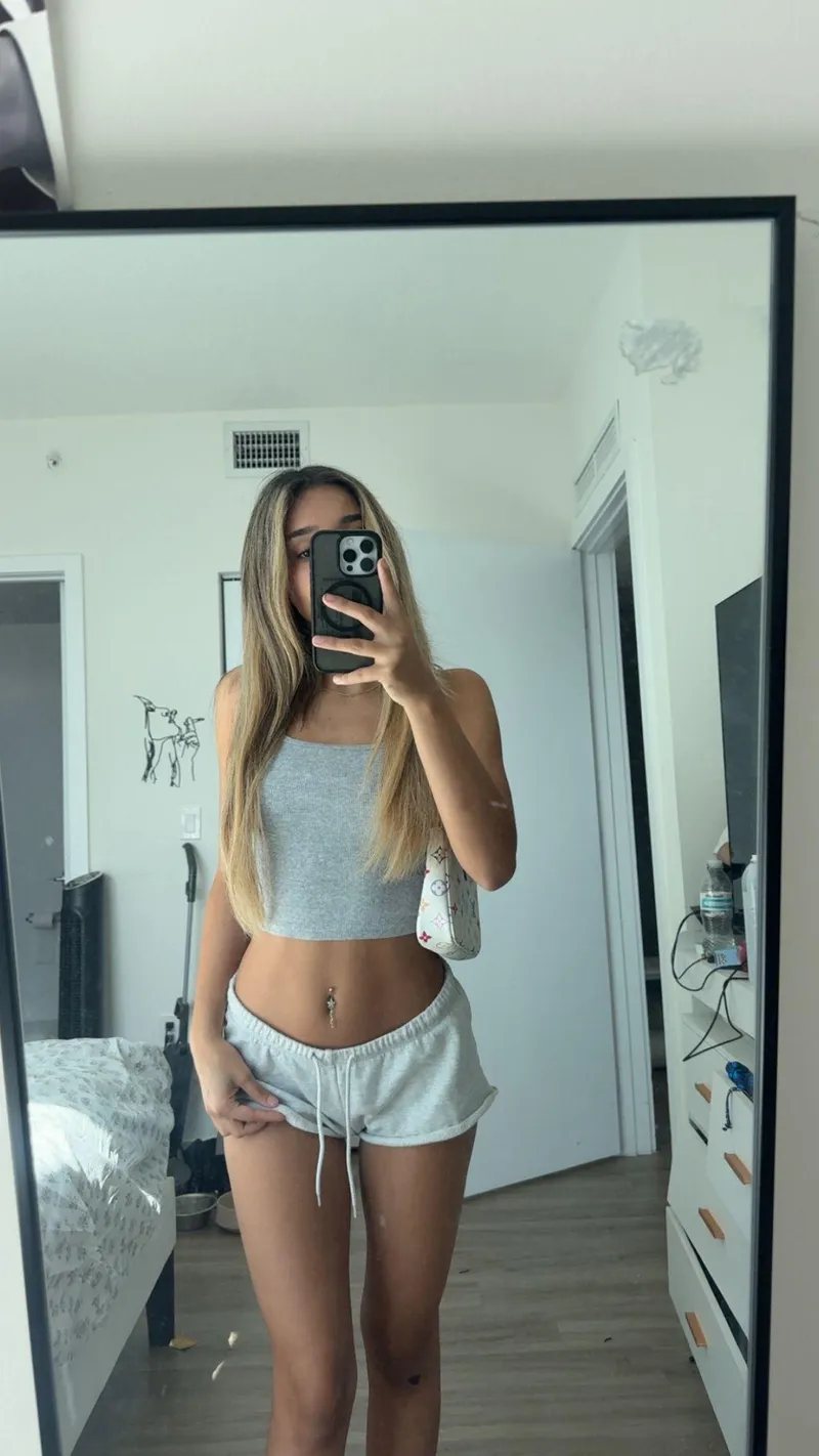 Thumbnail Sunny Day Vibes with cutesky33's Crop Tops | Croptopgirls