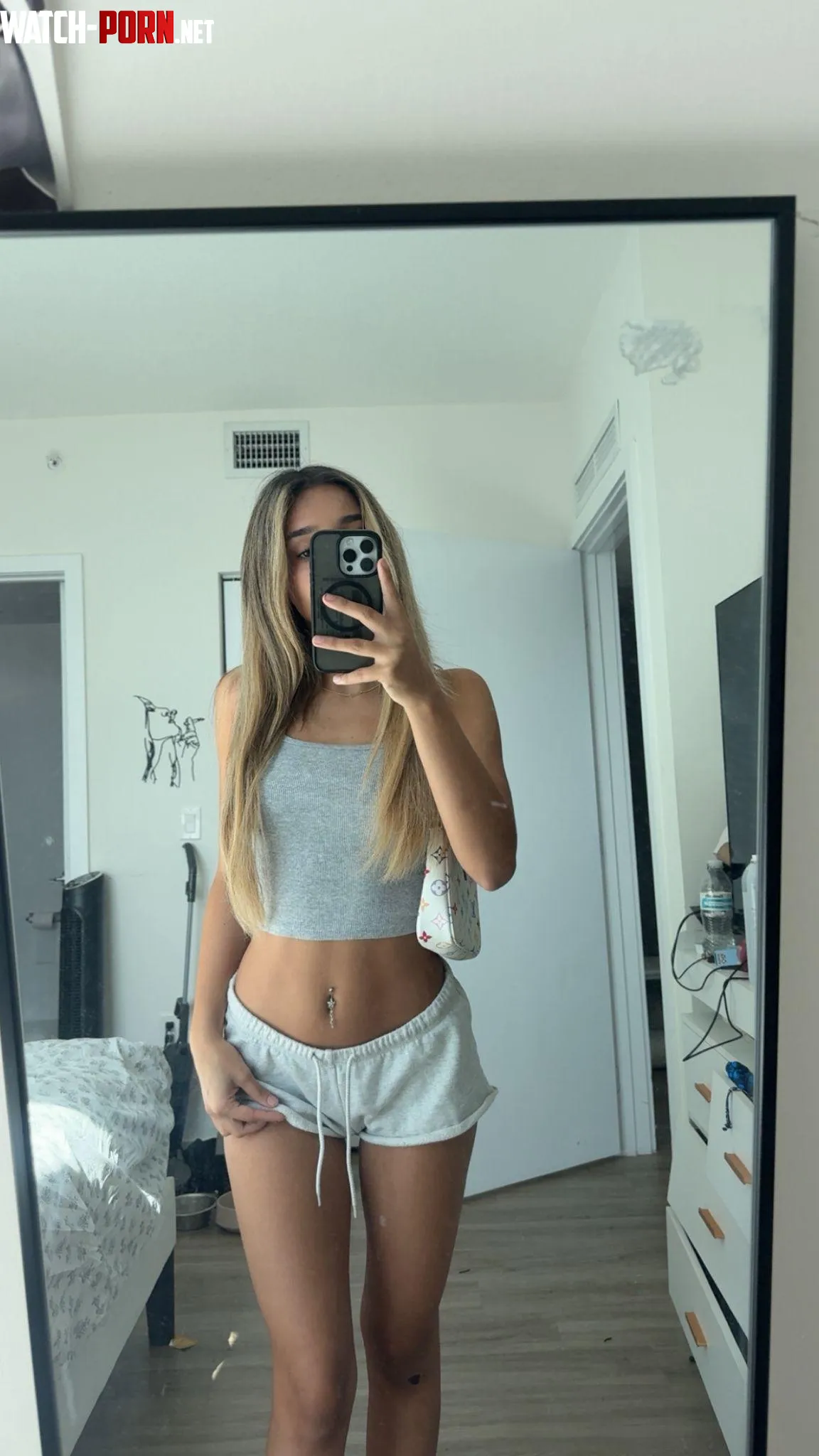 crop tops just hit different when it’s sunny ^. ^ by cutesky33
