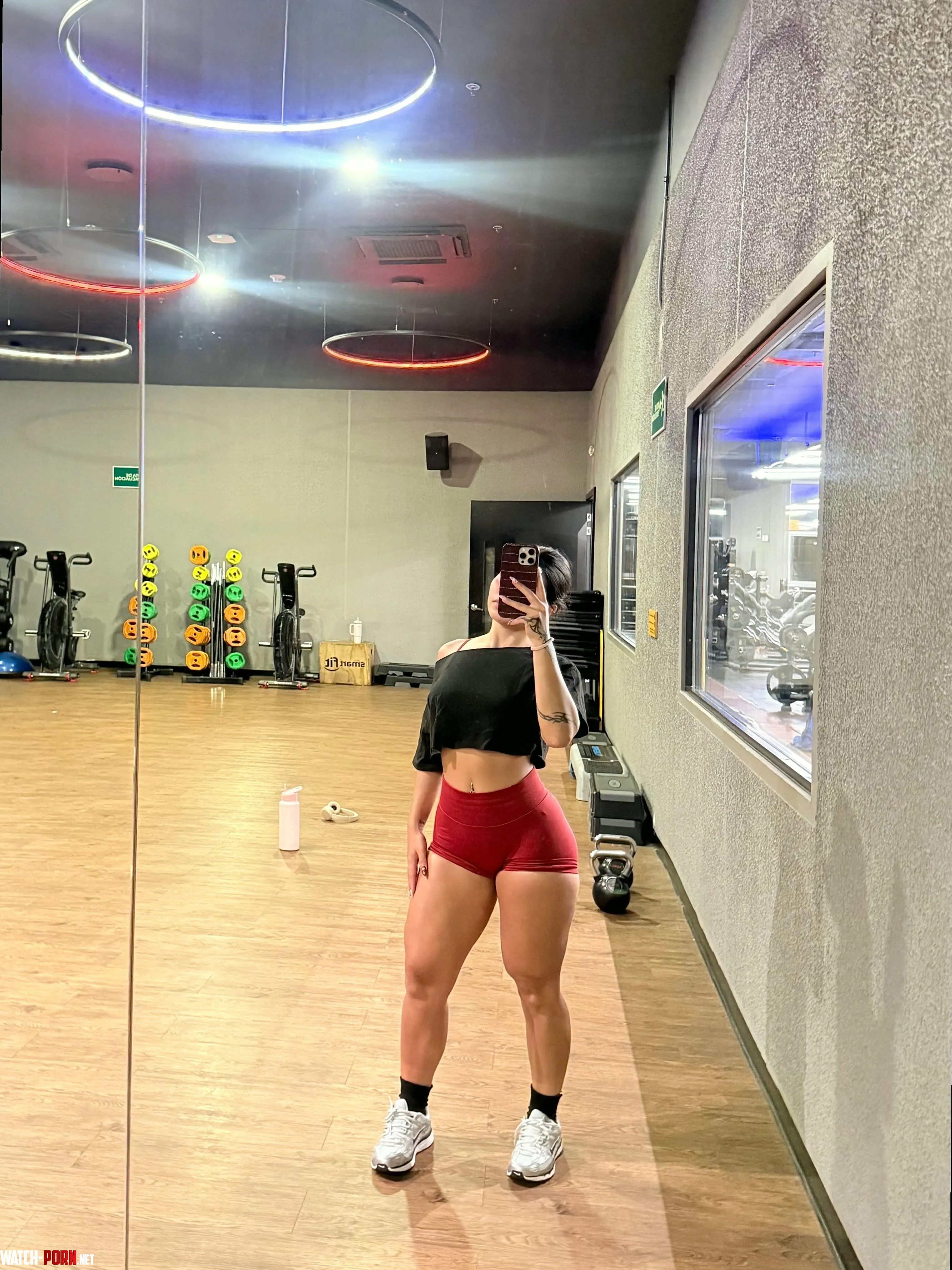 Nice outfit for leg day, don't you think? by PeachyBobaBaby