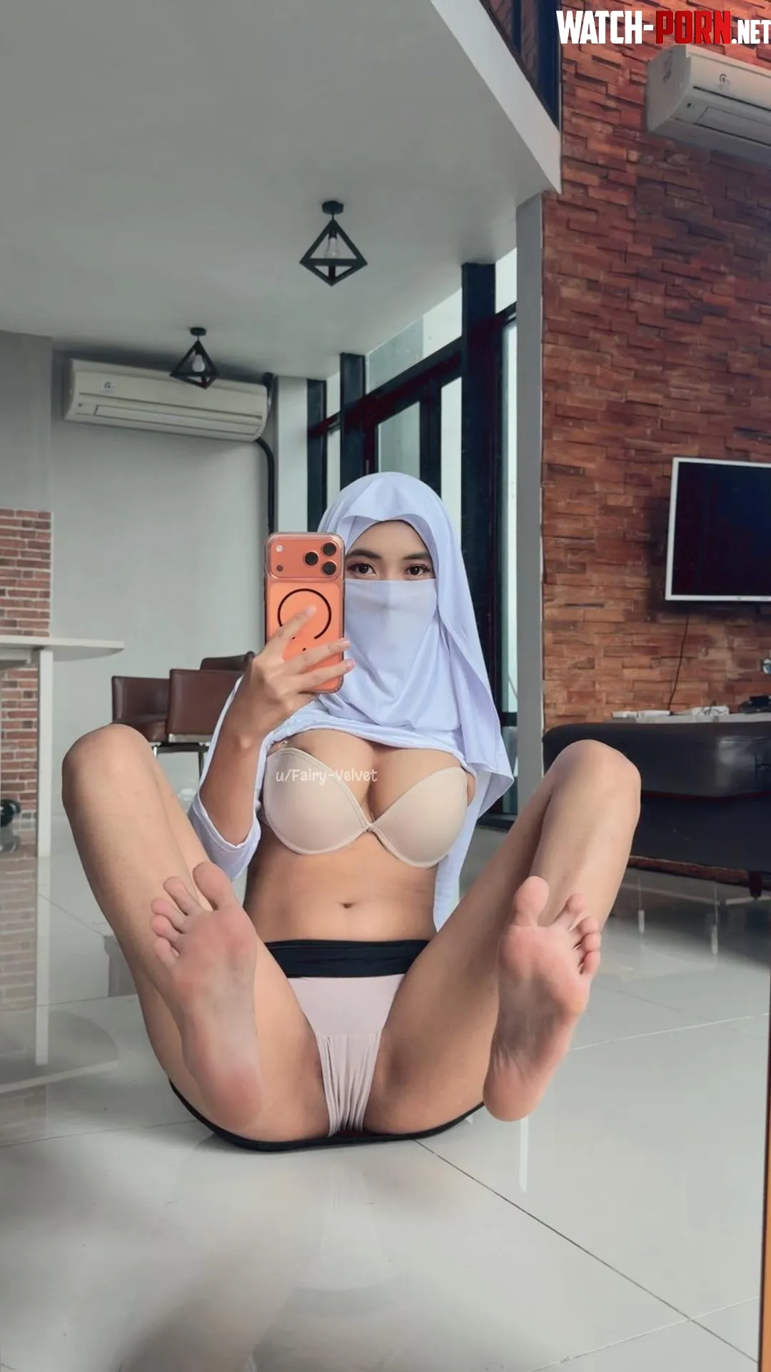 The view you don’t scroll past by Fairy-Velvet