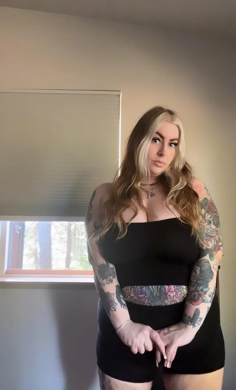 Thumbnail Cute, Comfy, and Dangerous: Bitch__Crvft's Style in croptopgirls