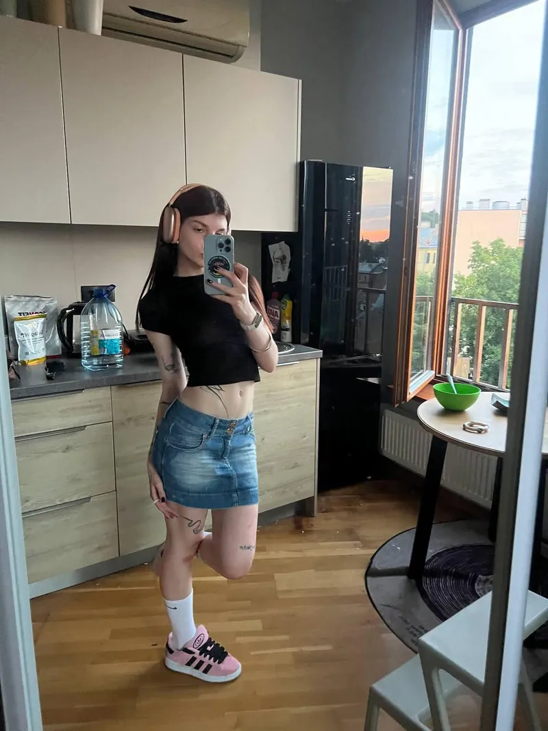 Thumbnail Vibing Midriff Tops: sunnydaisydreamss' Style Insight in croptopgirls