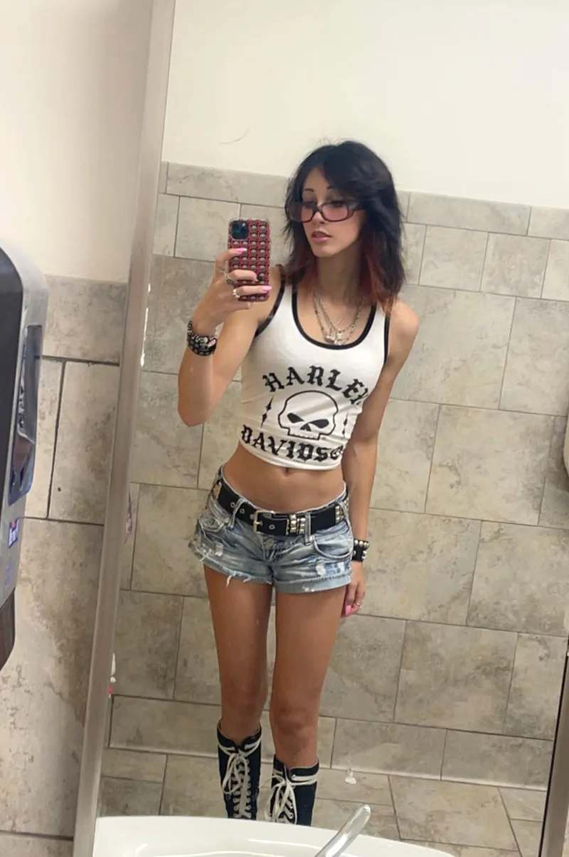 Thumbnail ivywitchy Discusses Why 'Wrestling Boots is Always a Staple' - In-Depth Insight in the Slut Category