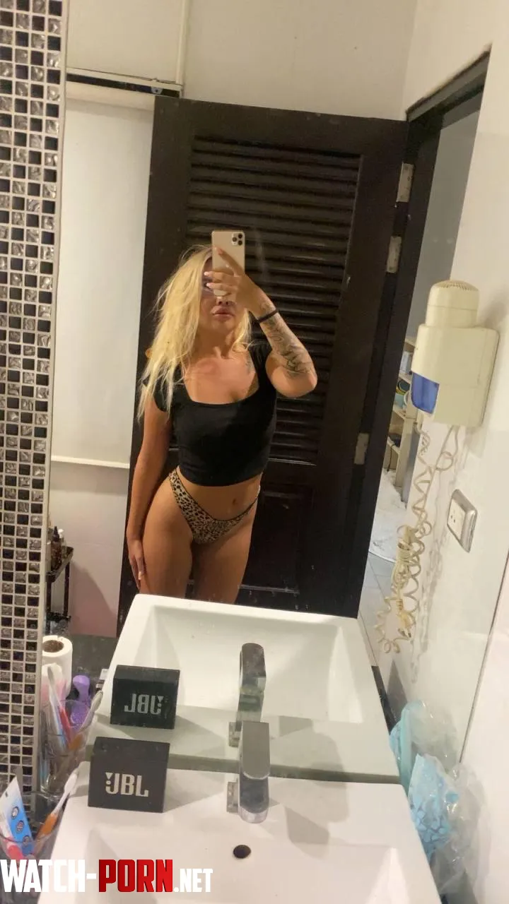 Allt jag vill är att förlora min oskuld🥺 kan du inte hjälpa mig?😘 by Stunning-Force-5600