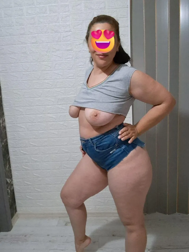 Thumbnail JoMamus: Explore the Hunger in 'My Hungry Pussy'