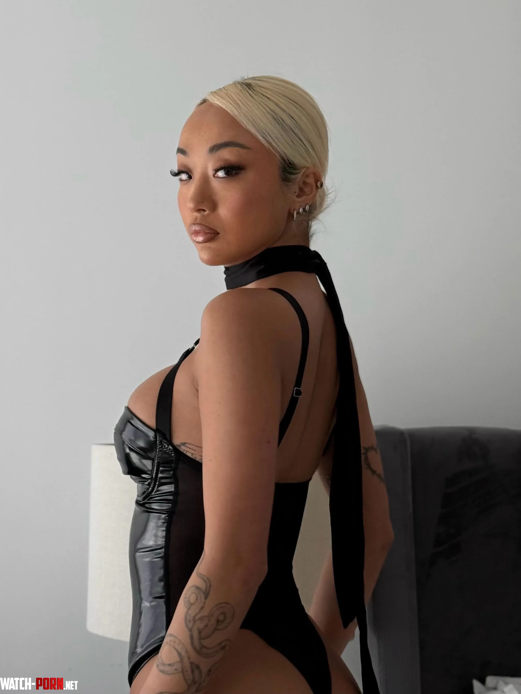 Just enough for you to see… by annabellsociety