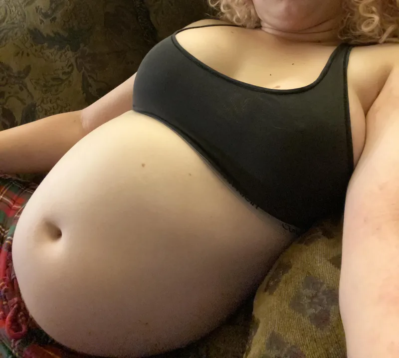 Thumbnail Indulge in a Night of High Eating with StrawberryBeams