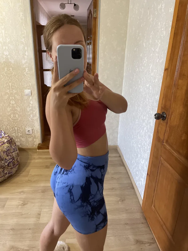 Thumbnail why crop tops always gotta tease like that by GlitteringSink8590