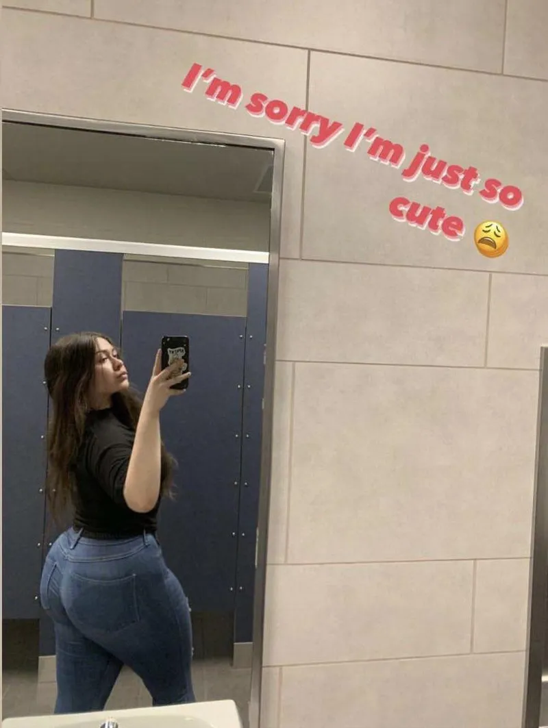 Thumbnail Feeling Cute Selfie by uxgq in MirrorSelfie