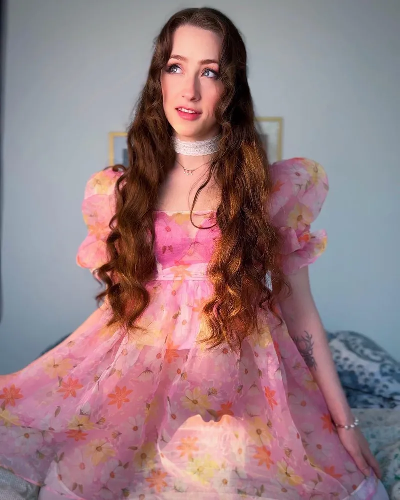 Thumbnail ChloeAnnRose Explores Chains, Cages, and Desire