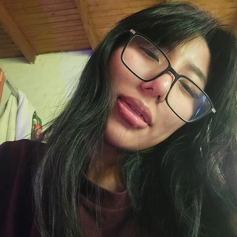 Thumbnail Natural Focus: A Dive into Spitfetish | Virtualuuxx