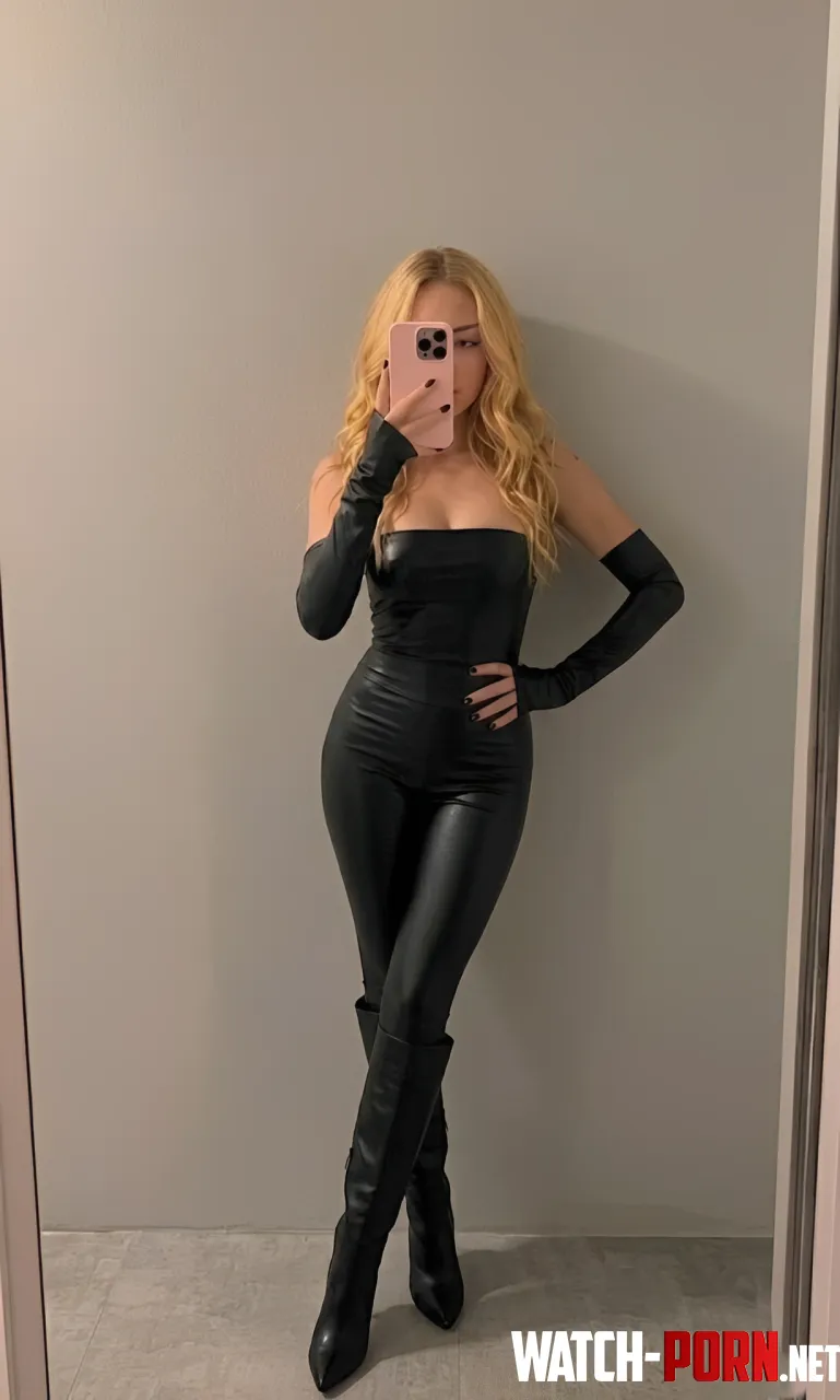 Looks good on me? by Aliceerighi