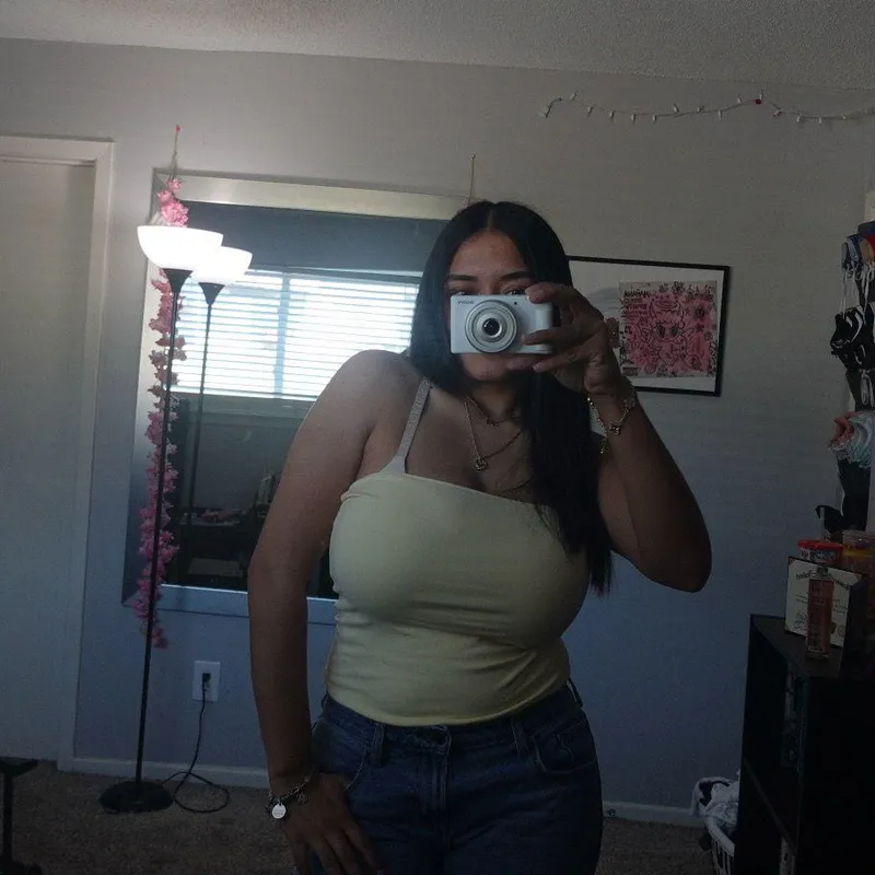 Thumbnail Exploring Digital Pics in 2busty2hide | redditor-md