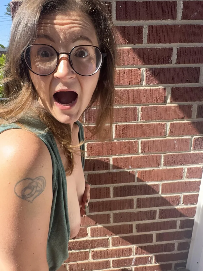 Thumbnail kyleandbea's Encounter: Neighbors Catching a Free Flash | HappyEmbarrassedGirls