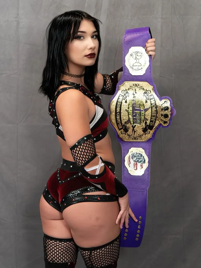 Thumbnail Explore Sirena Veil's Wrestling Fap Style