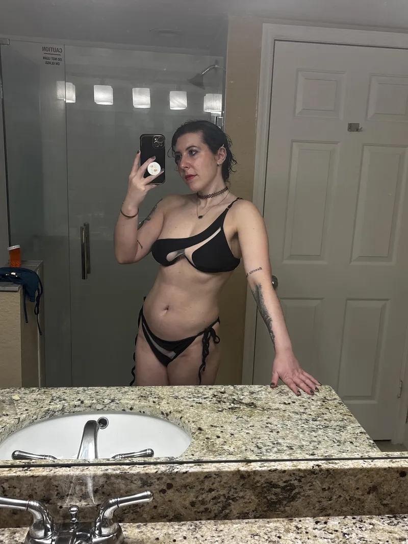 Thumbnail Sirenskiss3's Vibes: Goth Bae | BikiniBodies