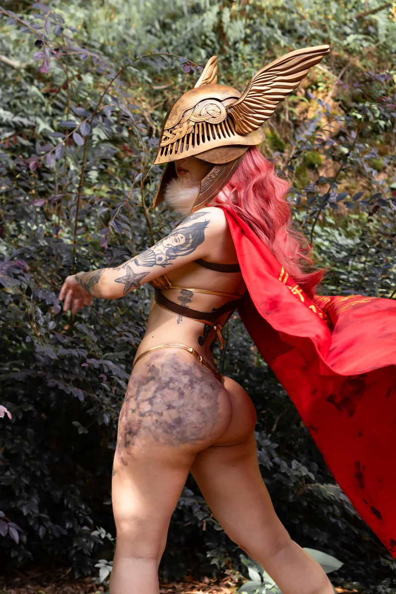 Thumbnail Malenia Cosplay from Elden Ring by Nicky Brum | Cosplaybutts Category