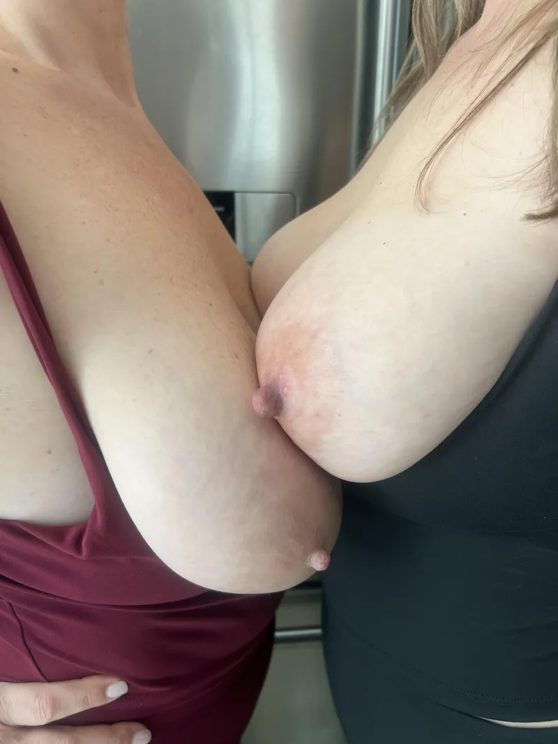 Thumbnail Literally Stacked Up: TwinTitties3's Content Revelation