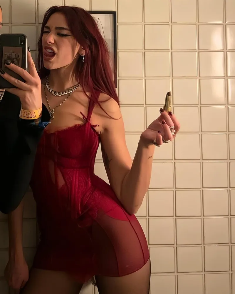 Thumbnail Dua Lipa: A Celeb Spotlight | UpsetAward63