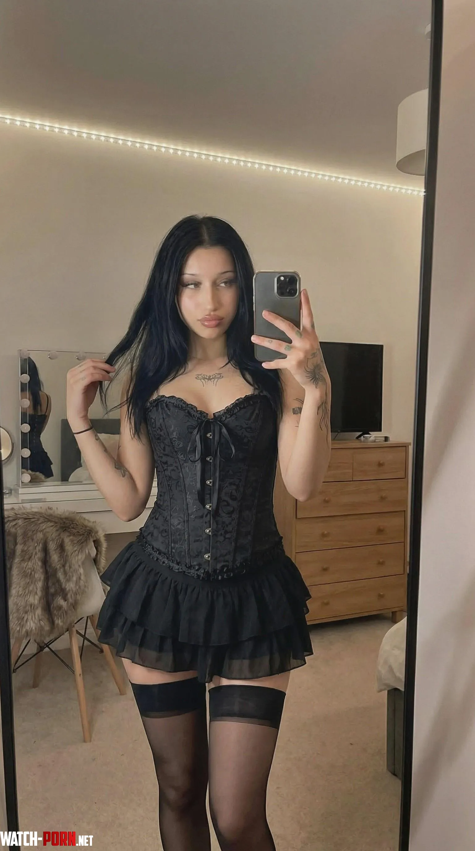 hi stranger! do i look like someone you would fuck on ur own place? by Salt-Revenue7444