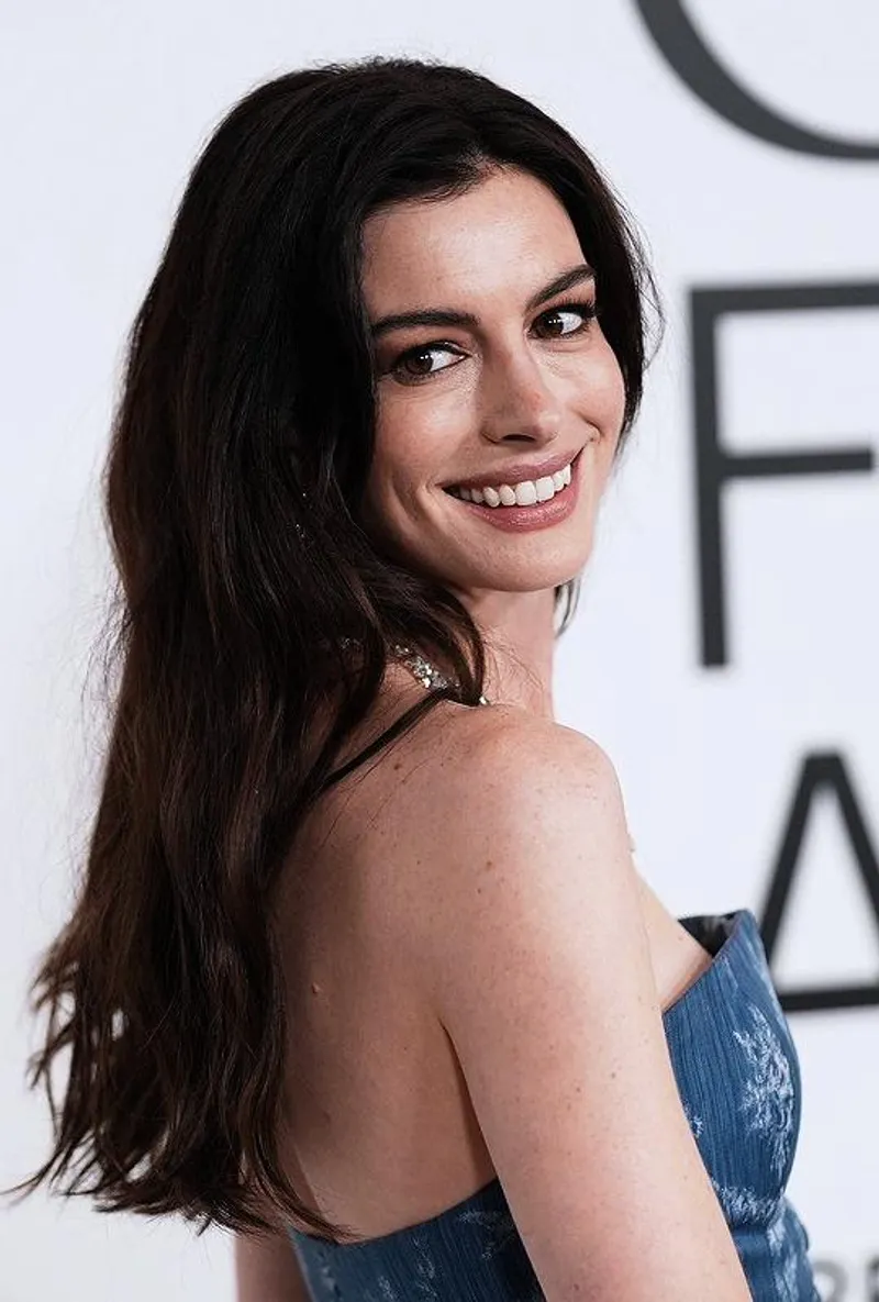 Thumbnail Anne Hathaway: Exploring the Elegance by Pain_Empty