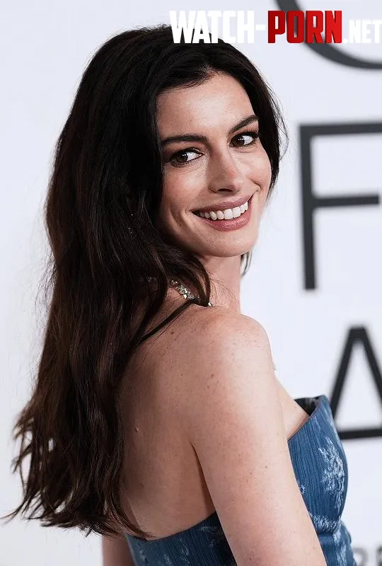 Anne Hathaway by Pain_Empty