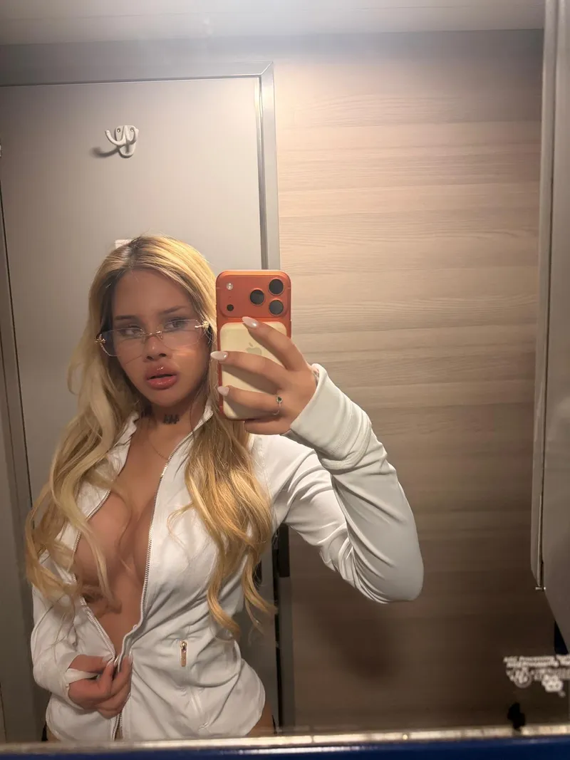 Thumbnail Freedom from Bras: V1ktoriaa_ Embraces Comfort in asiansgonemild