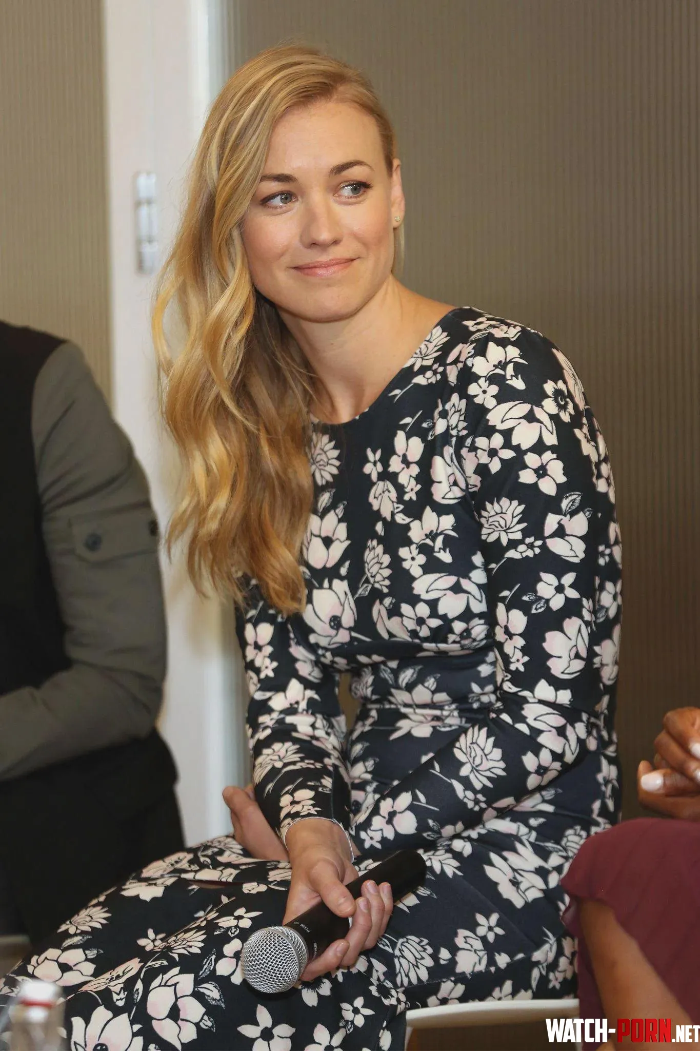 Yvonne Strahovski by LolthCat2187