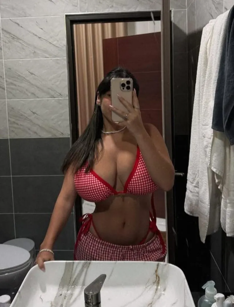 Thumbnail Early Summer Delight: Ok_Blackberry_5331's Radiance | YGWBT