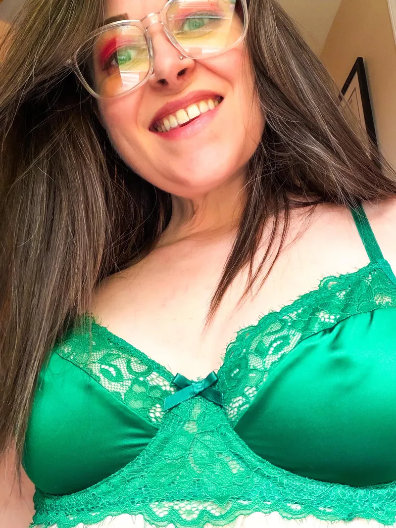 Thumbnail Color Pop: OneBlueIris Dons a Green Satin Wonder | Brawesome