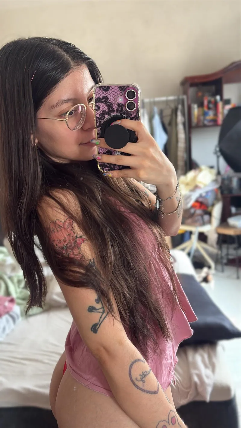 Thumbnail Natural Beauty: Embracing No Makeup Days with itscharliescale