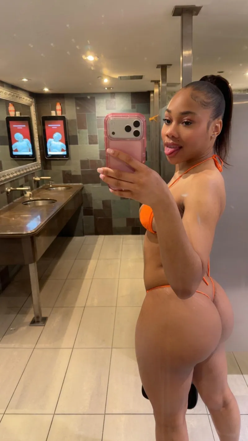 Thumbnail stella_nextdoor's Sensual Exploration in Nice Body, Filthy Mind