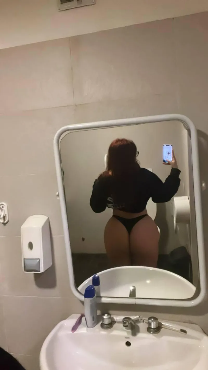 Thumbnail Provocative Question: Me Follarias en un Baño Público? by JuicyDojax