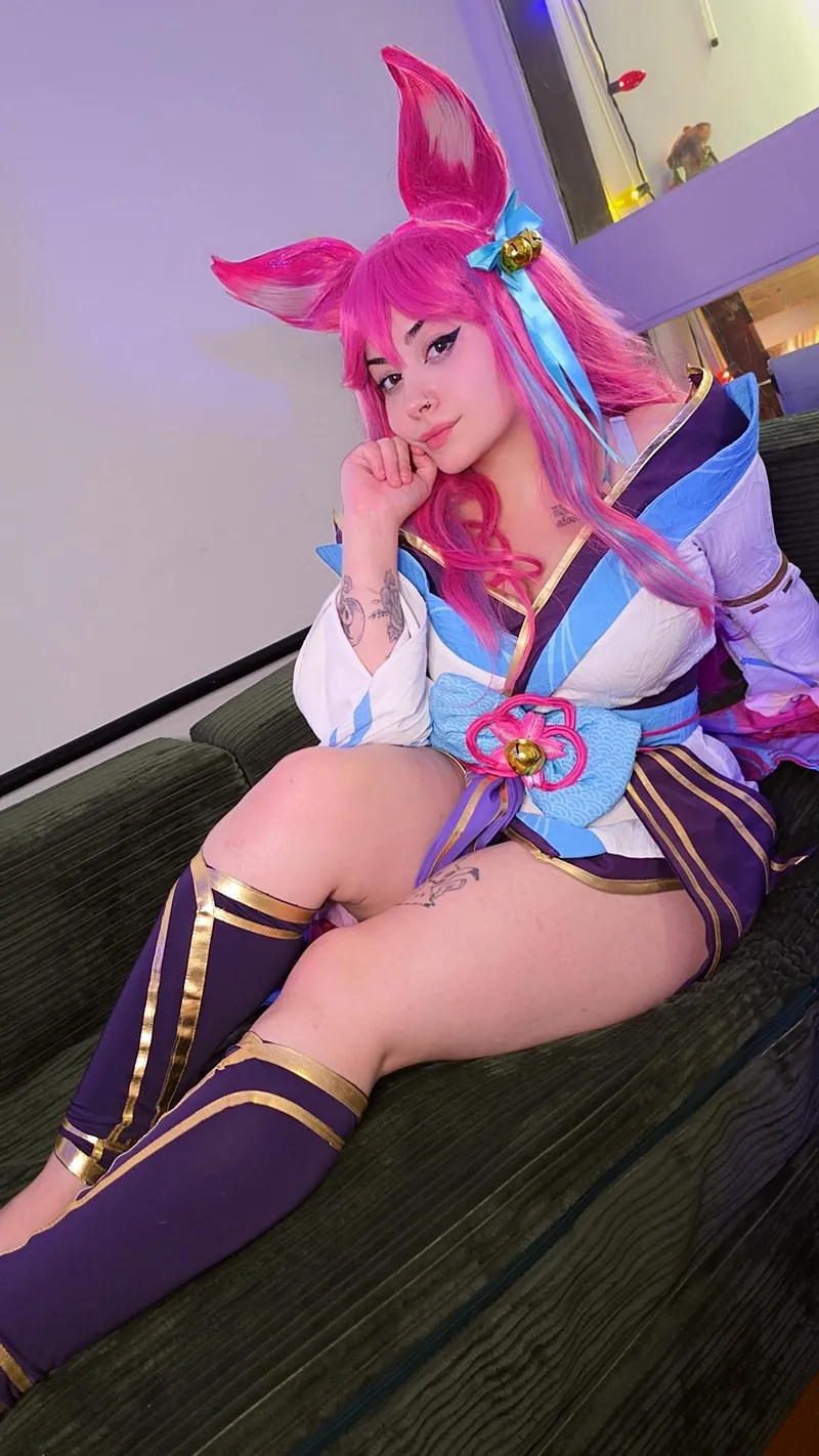 Thumbnail Ahri's Allure: Miiimikyu's Sensational Artistry