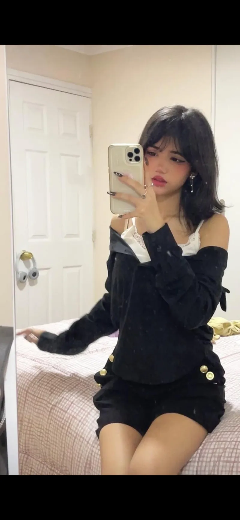 Thumbnail Catering to Your Needs: Novvimbr's Feminization Journey