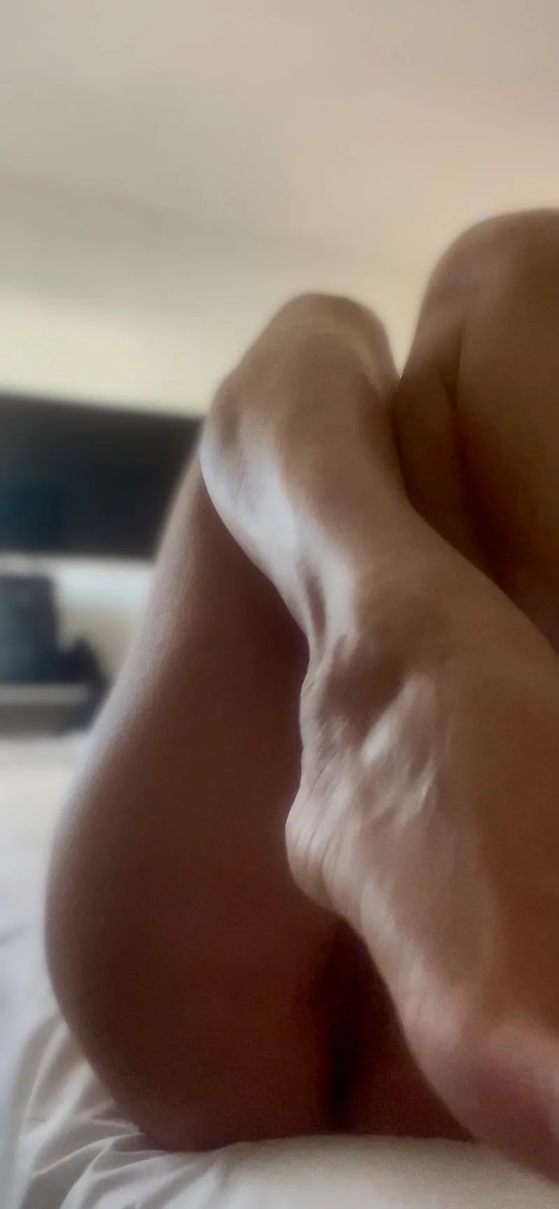 Thumbnail Lamuland1: Reuniting in Appreciation of Beautiful Legs