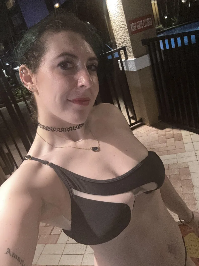 Thumbnail Discover @sirenskiss3 by sirenskiss3 in InstagramHotties Category