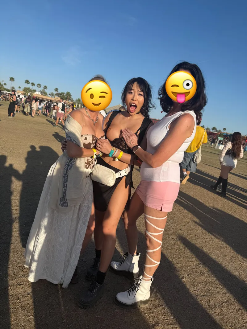 Thumbnail Festive Flash: Titillating Experiences at a Public Festival by layndare