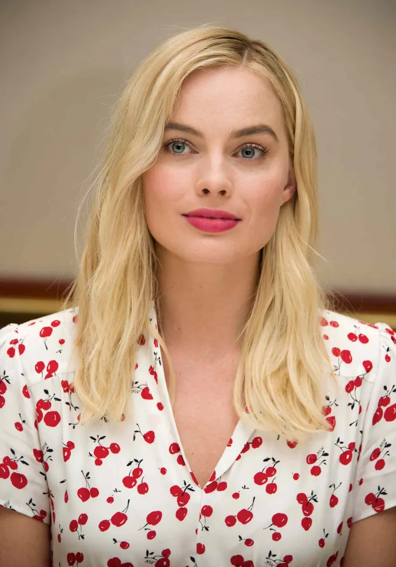 Thumbnail Margot Robbie's Beauty Unveiled by Fit-Indication-7333 | PrettyGirls