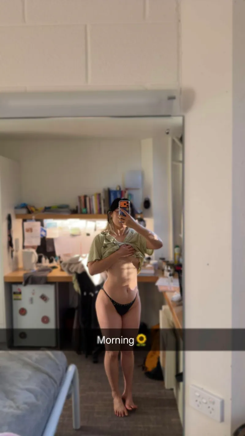 Thumbnail Good Morning by PeachyMeiXO - MirrorSelfie