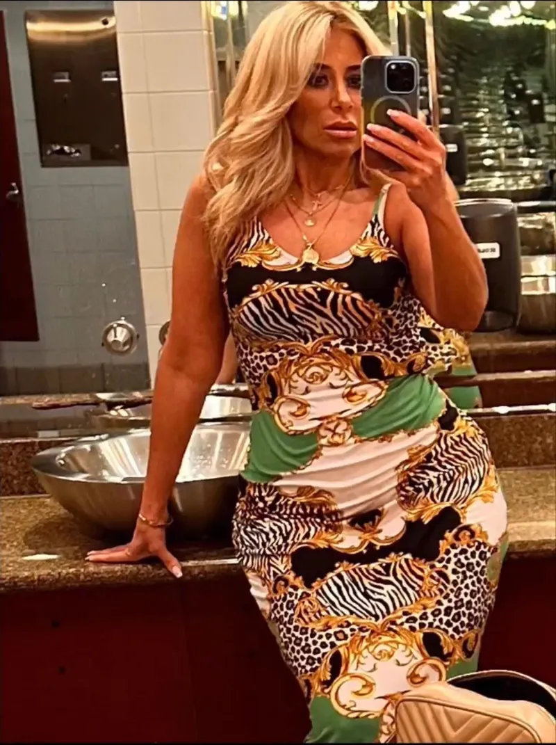 Thumbnail Reflections Galore with One_Concentrate_6273: A Visual Treat | tightdresses