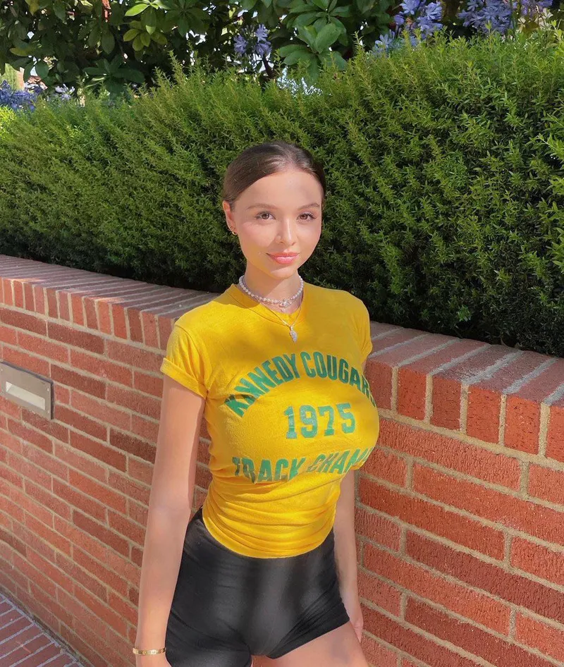 Thumbnail Yellow Shirt Seduction by Past_Ad_4058 | 2busty2hide