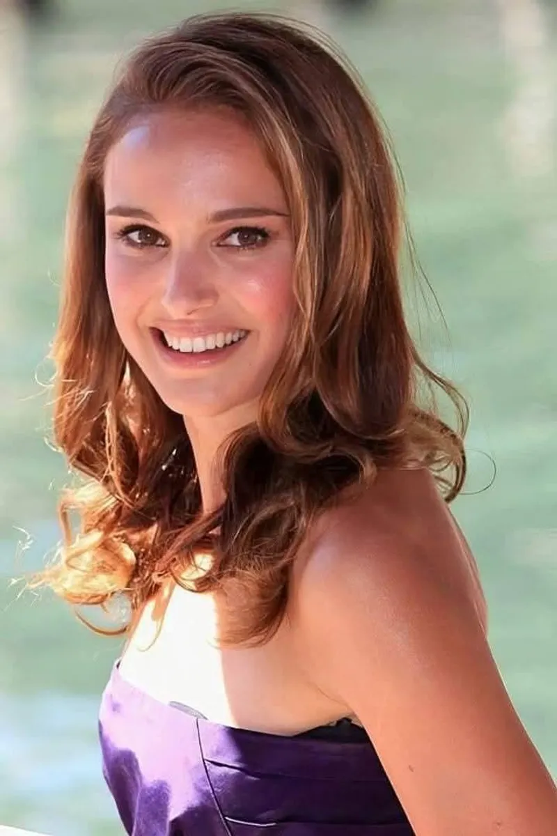 Thumbnail Routine-School4025 Explores Natalie Portman's Grace | PrettyGirls