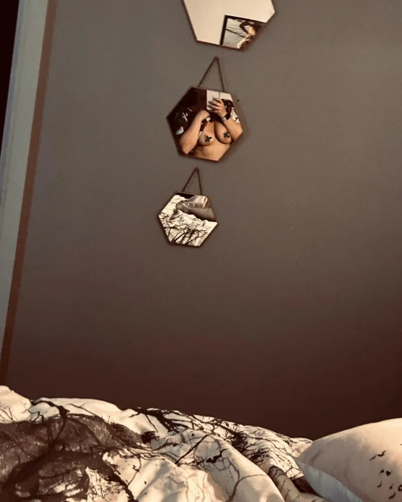 Thumbnail Seductive Teasing: A Playful Peek into Little_hicktown_xoxo's World