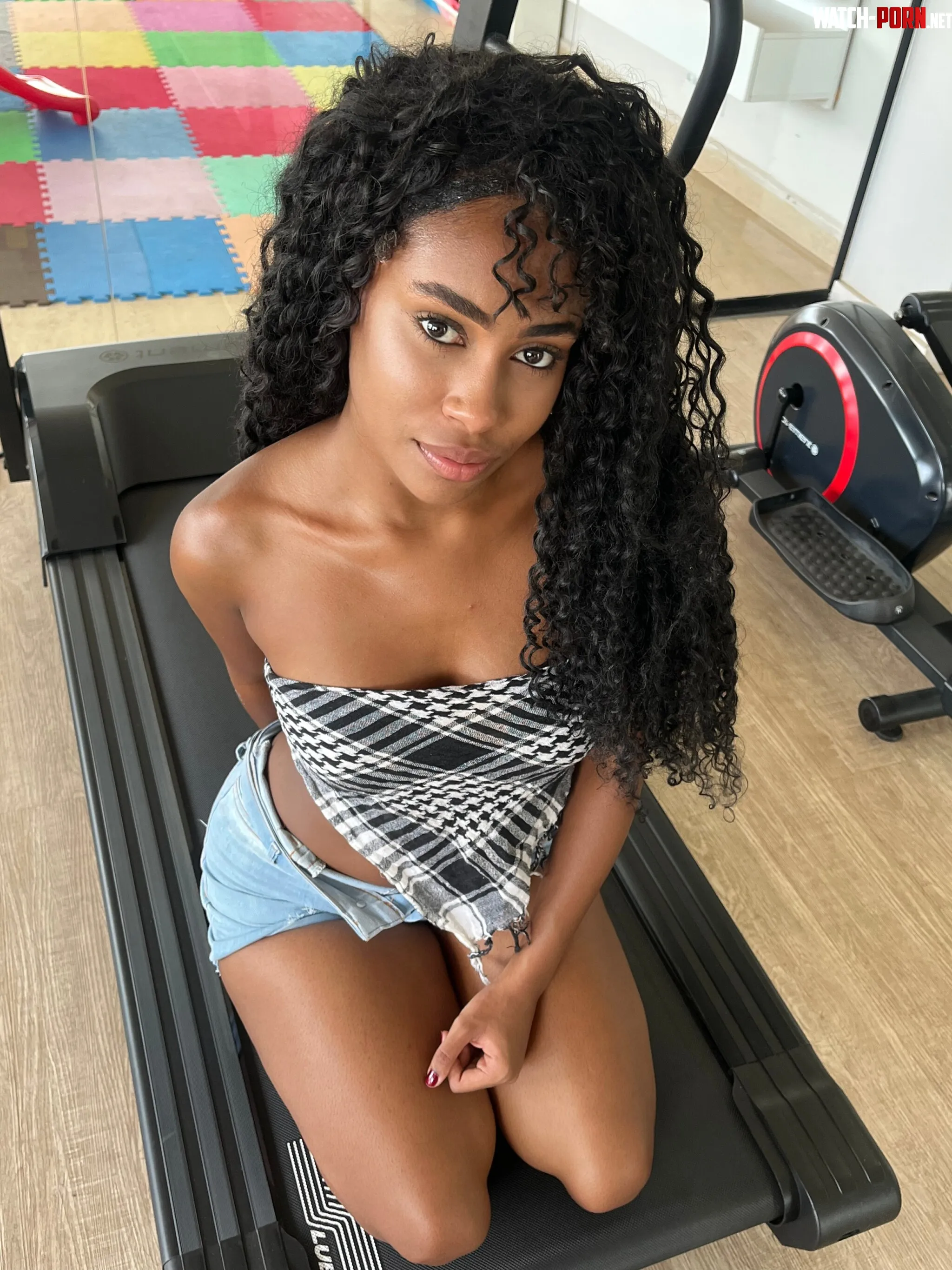 You into fit black girls who hit the gym? by SweetFlirtin