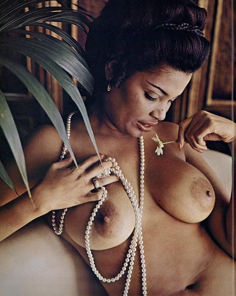 Thumbnail Sweet Indulgence: Chocolate Delights in VintageSmut