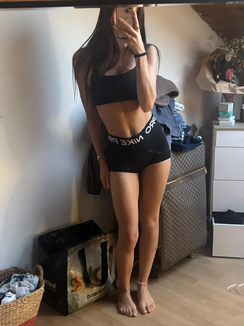 Thumbnail Gym Fashion Essential: Top Picks for Crop Top Enthusiasts