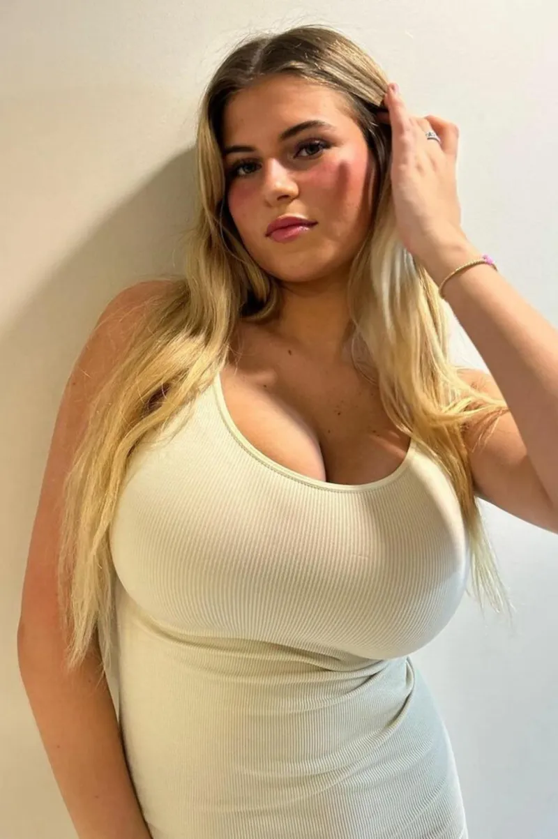 Thumbnail Blonde Beauty: Unveiling the Allure in YGWBT Photography