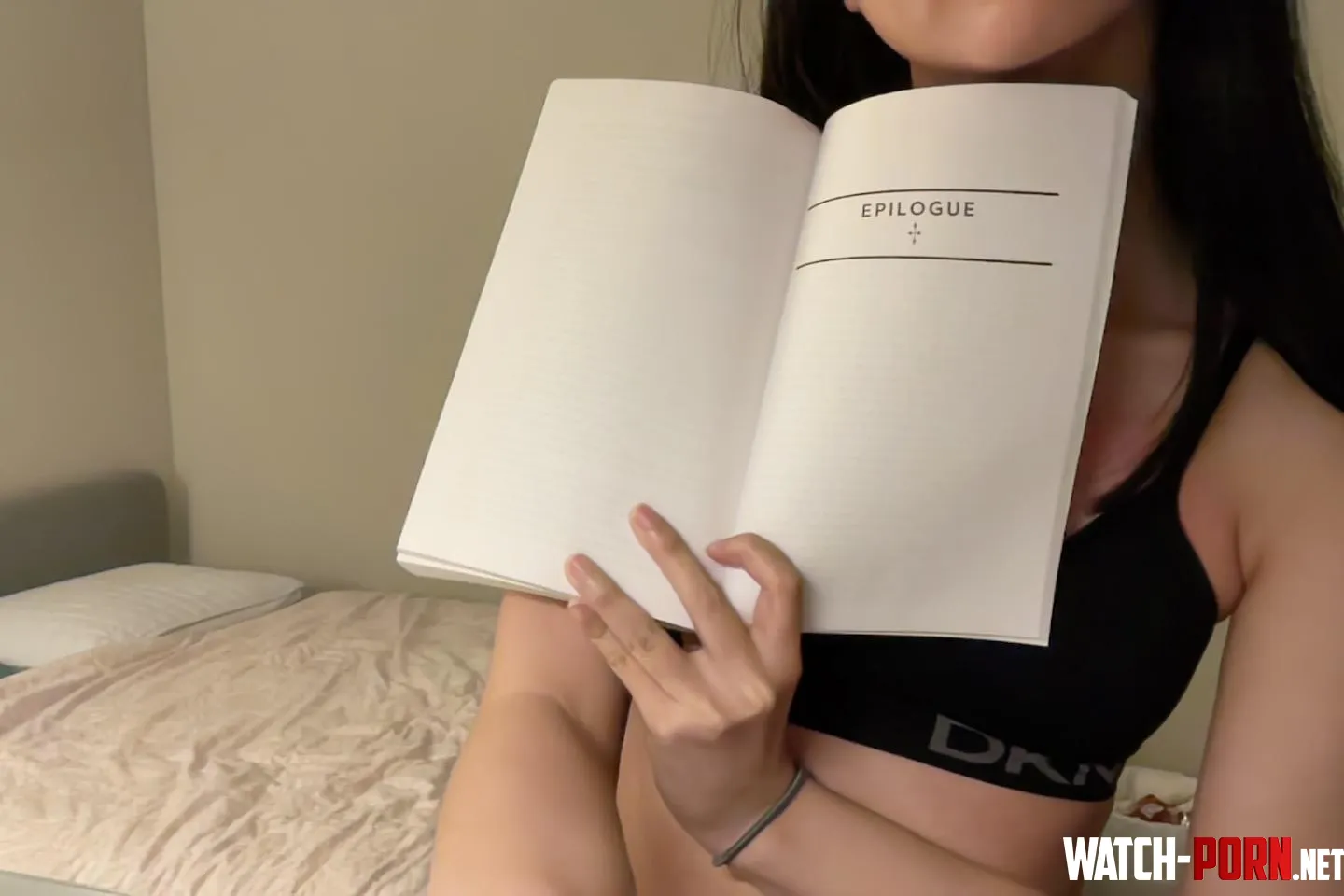 I love it when books give epilogues [F] by booknook3